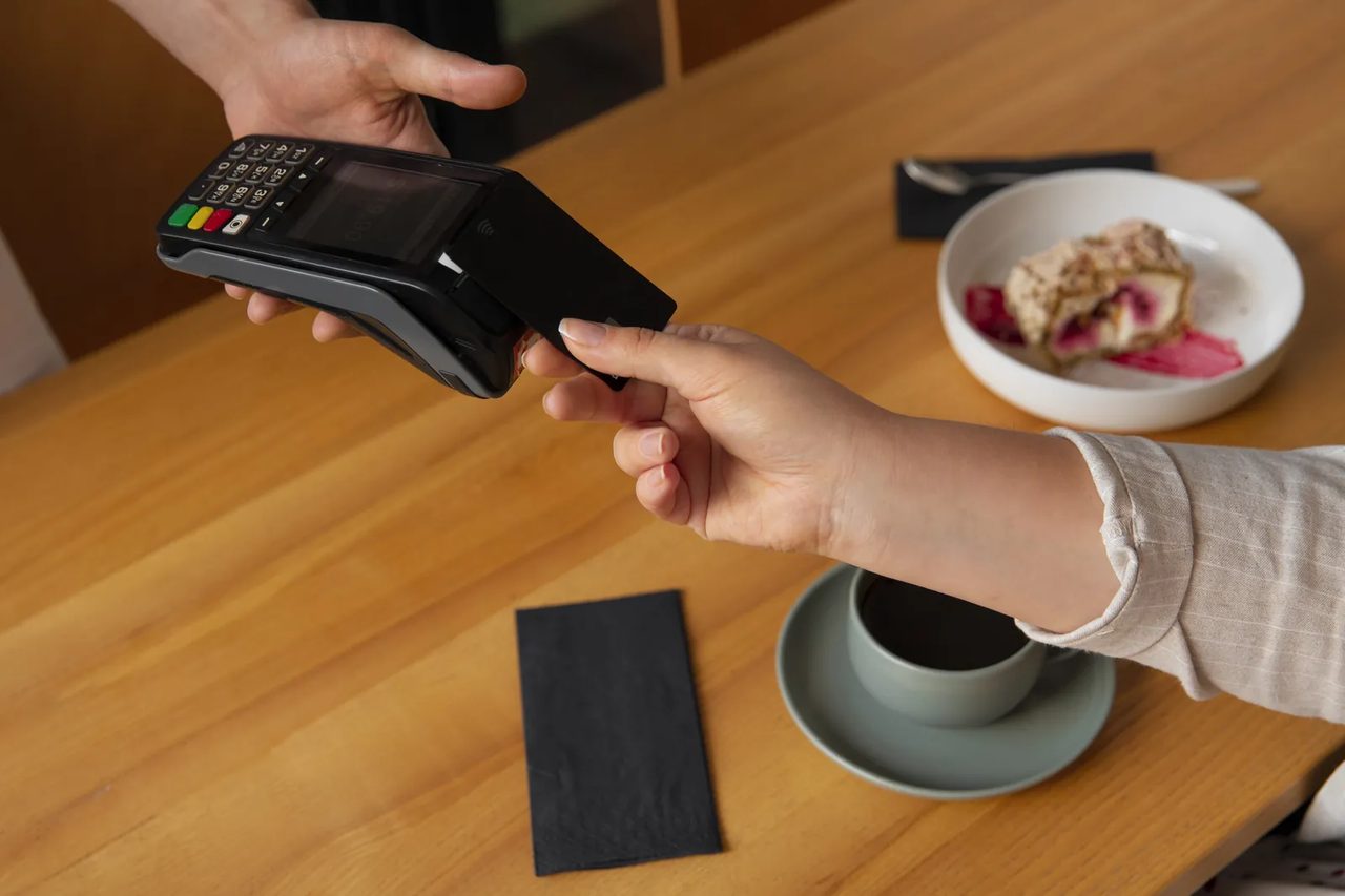 Płatność NFC na terminalu