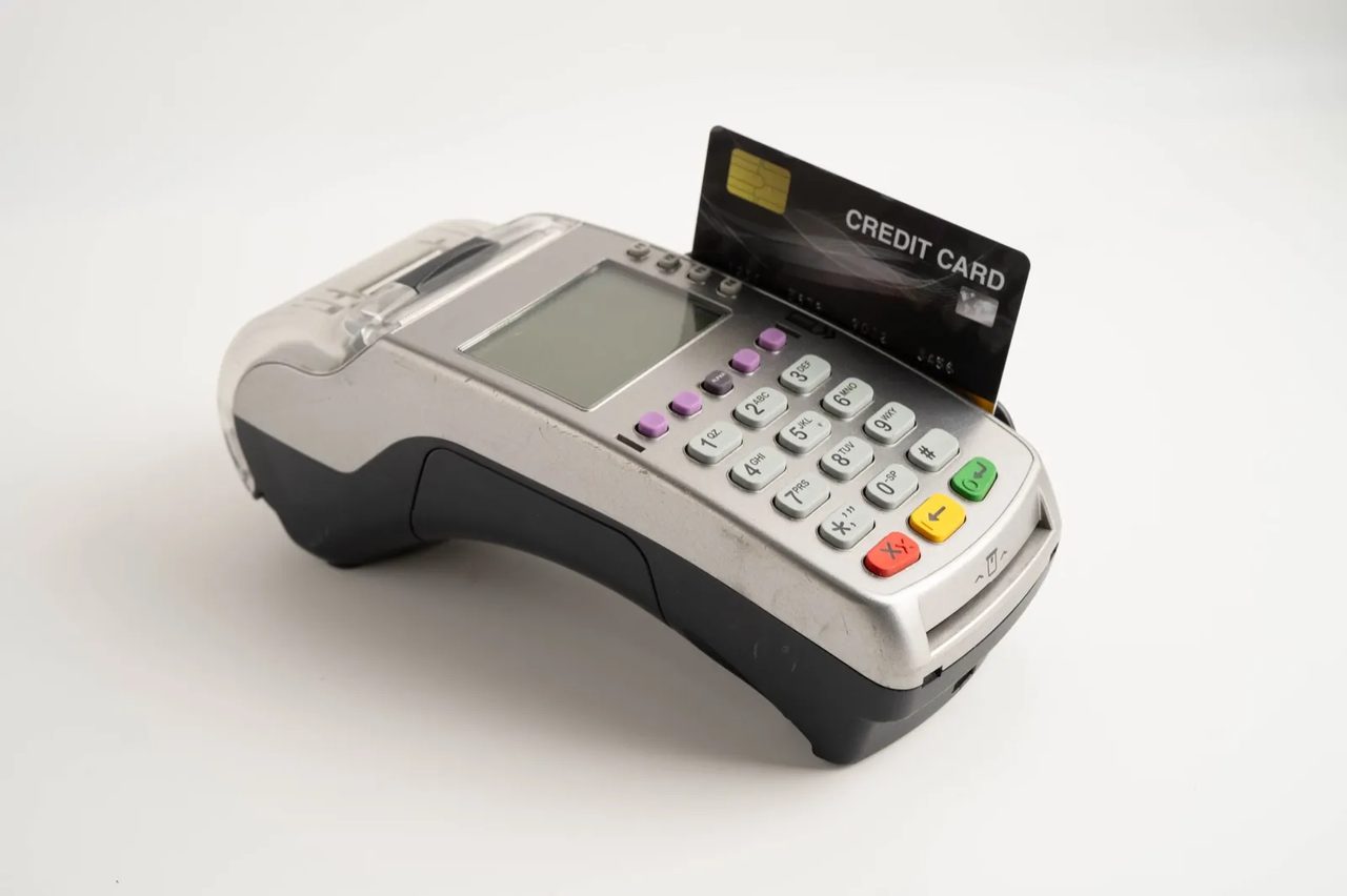 terminal POS i finanse firmy, koszty operatorów
