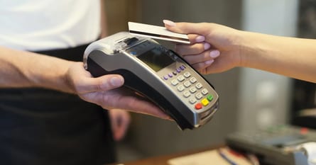 Umowa na terminal Polcard: warunki, opłaty i wypowiedzenie
