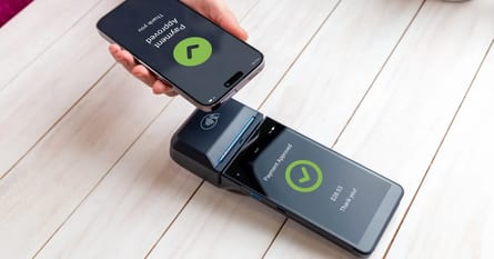Apple Pay na terminalu: jak przyjmować płatności w firmie