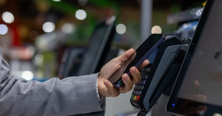 Integracja kasy fiskalnej z terminalem: obowiązek, KSeF i jak połączyć